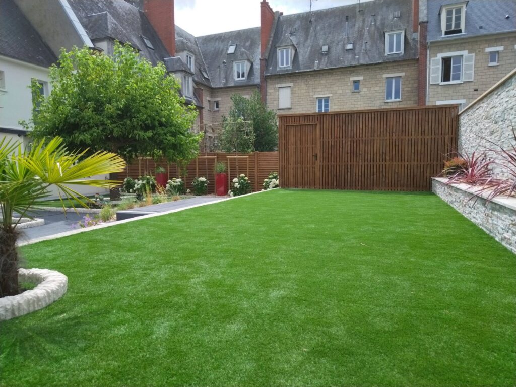 amenagement-jardin-gazon-palmiers