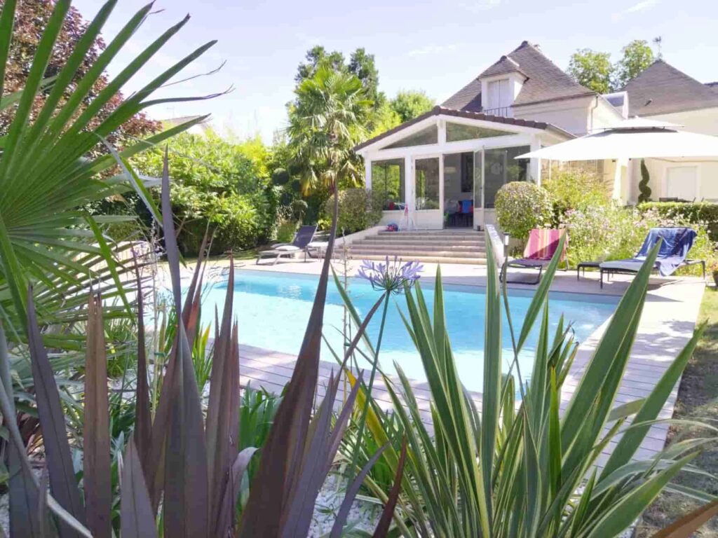 amenagement-jardin-piscine-plantes-exotiques