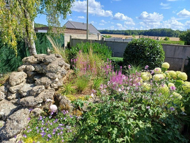 amenagement-massif-fleuri-pierres-naturelles
