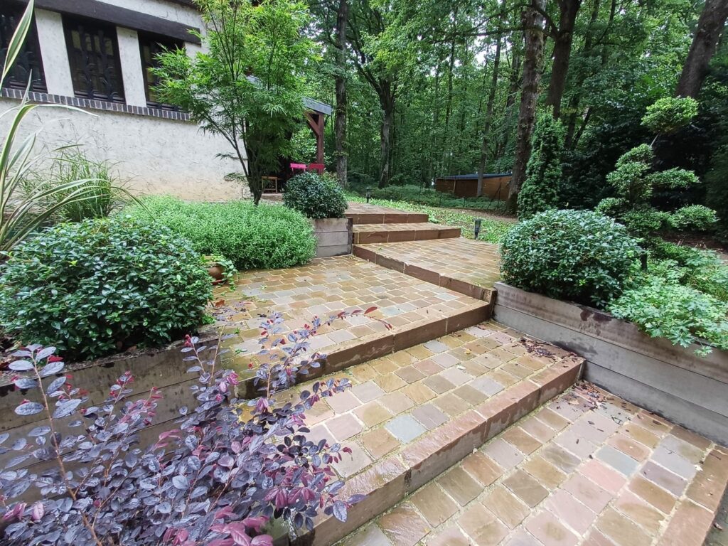 escalier-pave-jardin-amenagement-paysager