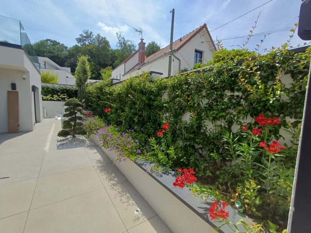 massif-fleuri-terrasse-contemporaine
