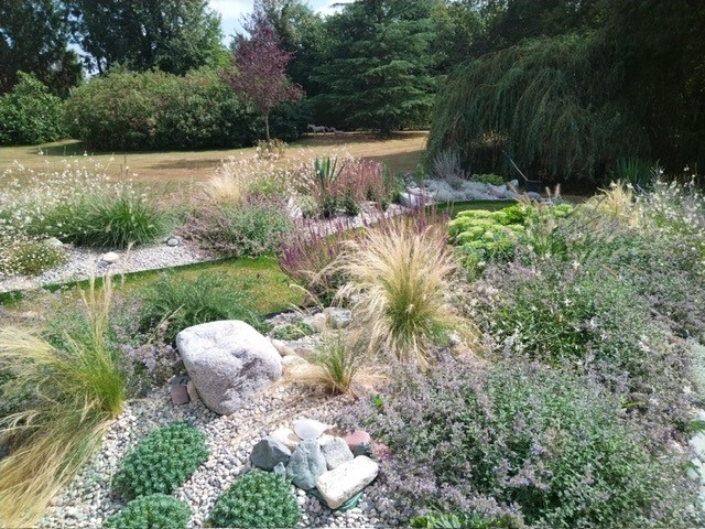 massif-mineral-vivaces-graminees-jardin